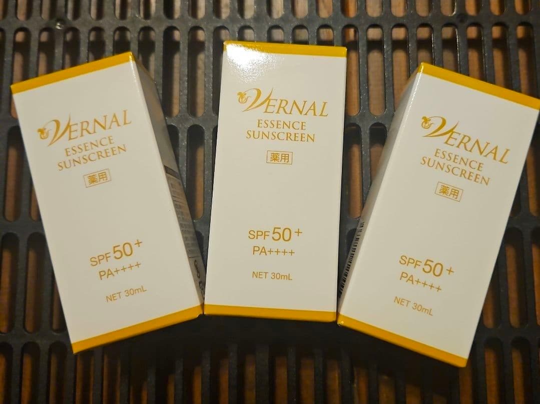 ヴァーナル薬用エッセンスSS日焼け止め　おまとめ購入可 Amazon.co.jp: ヴァーナル 薬用エッセンスサンスクリーン 日焼け止め