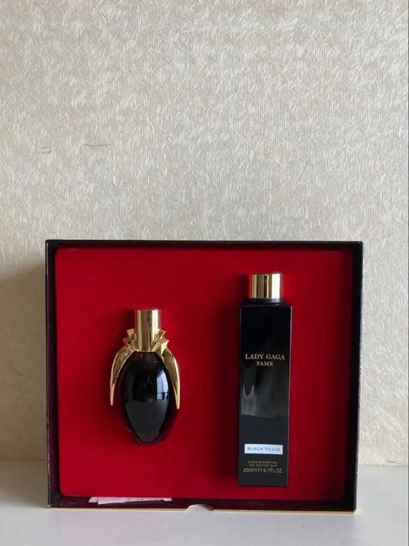 ■レディガガ　限定セット｜香水＋シャワージェル200mL｜廃盤・未使用・BOX付